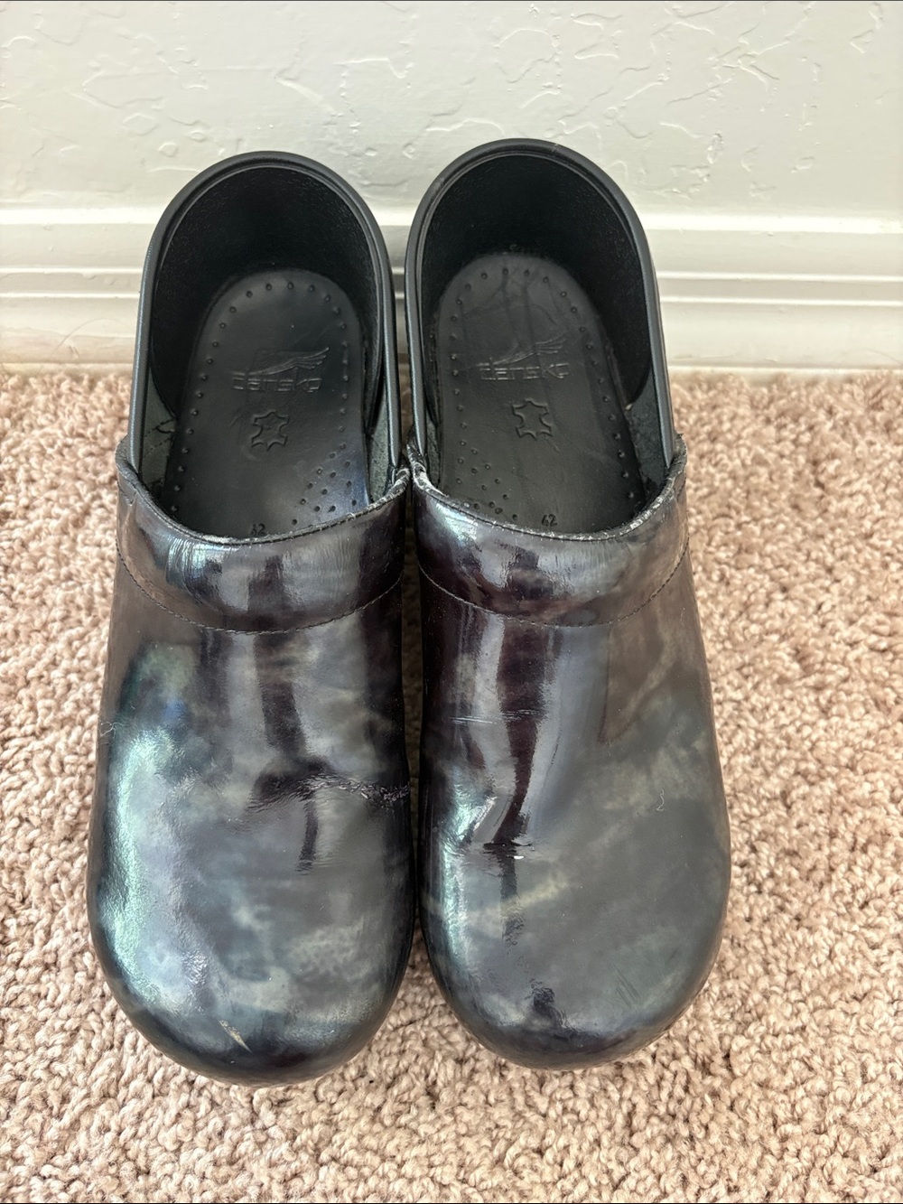 Dansko Women’s Professional Black Marble Patent Leather Clogs Size 42